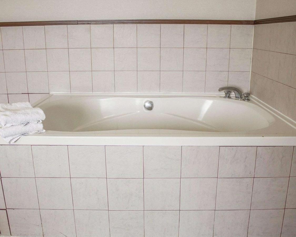 Norwood Inn & Suites Columbus Bagian luar foto